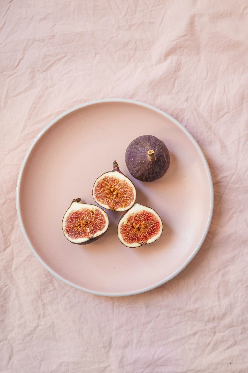 figs on a plate, figs fertility